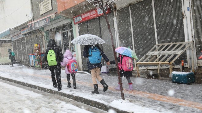 VAN - Kar yağışı etkili oluyor1