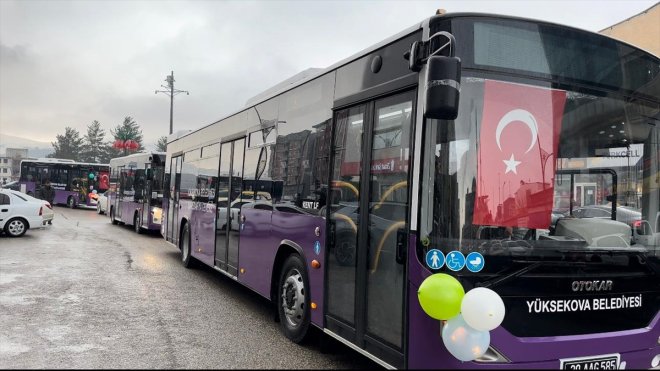 Yüksekova Belediyesi filosuna 5 araç daha kattı