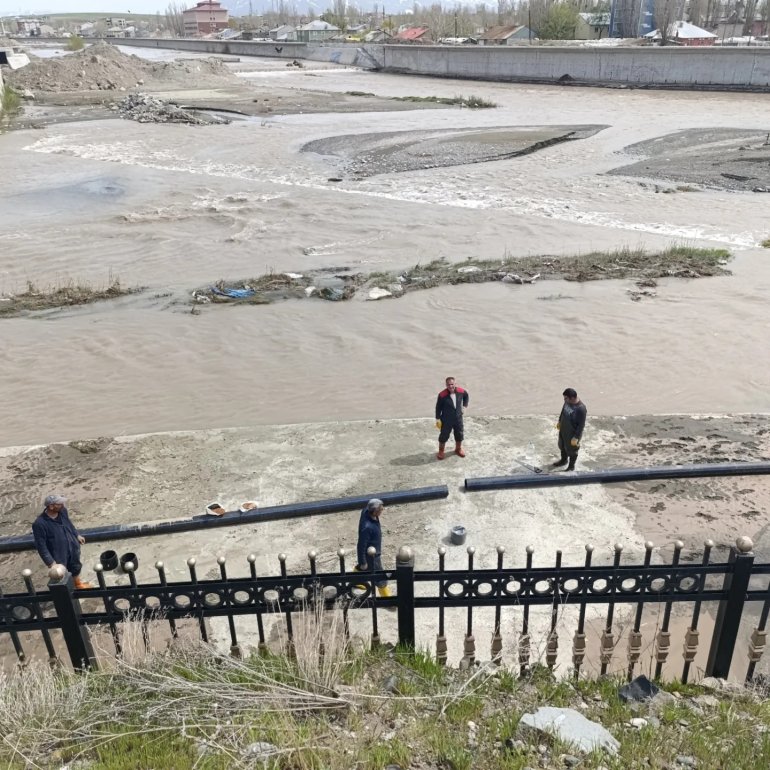 100 yıl Mahallesinin su arızası gideriliyor5