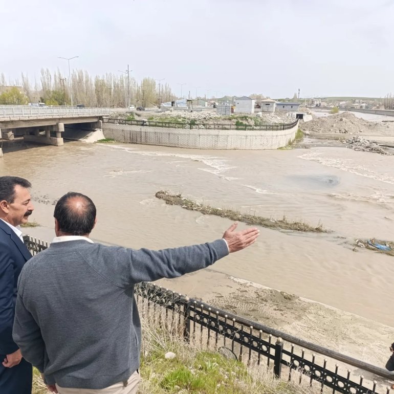 100 yıl Mahallesinin su arızası gideriliyor6