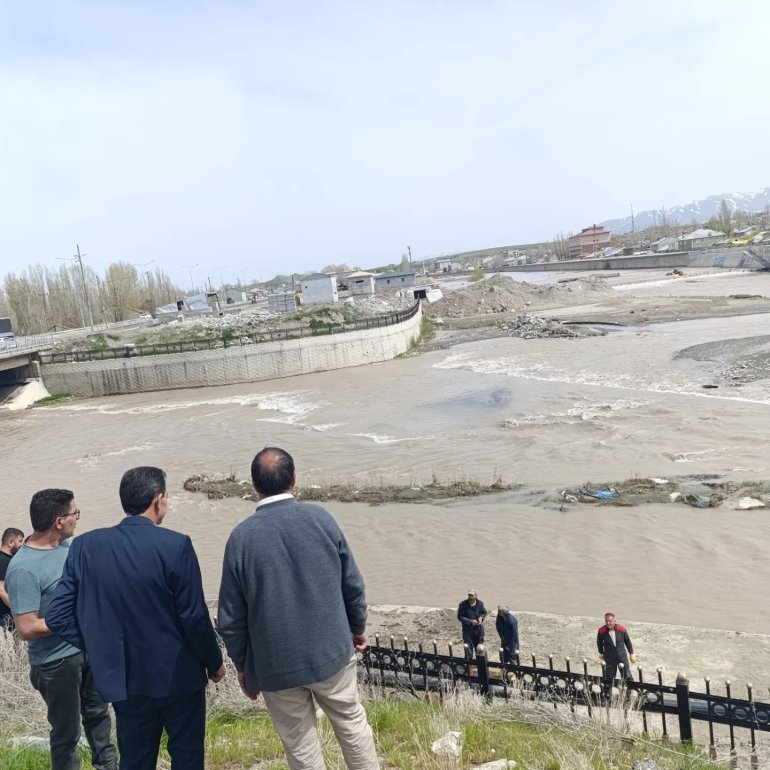 100 yıl Mahallesinin su arızası gideriliyor4