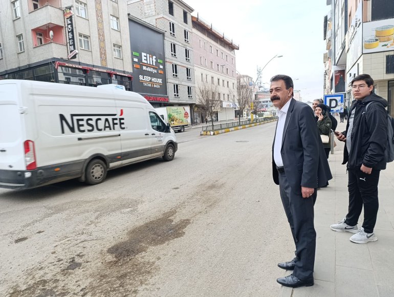 Ağrı Belediyesi Eş Başkanı Memet Akkuş ilk mesaisinde toplu ulaşımı kullandı3