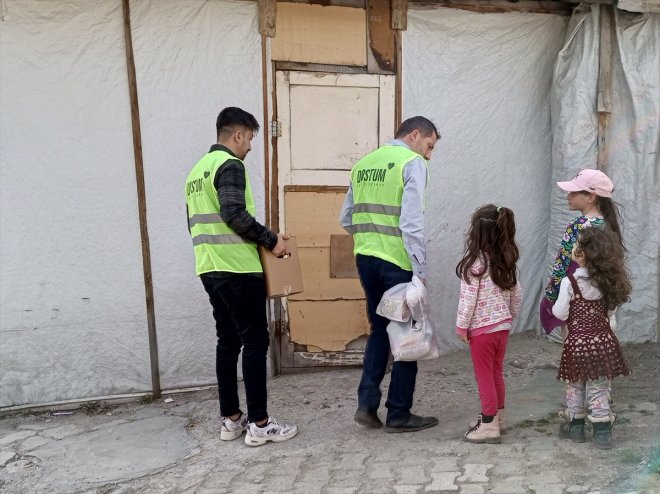 yetimlere sahibi yardımı bayram aileler ihtiyaç Ağrı
