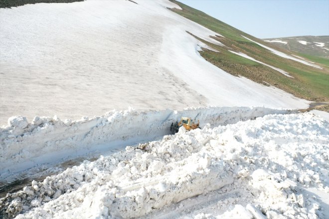 aşan Ekipler boyunu kar mücadele dozerin ediyor - AĞRI kütleleriyle 2