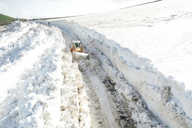 kütleleriyle Ekipler AĞRI dozerin - aşan ediyor kar boyunu mücadele 4