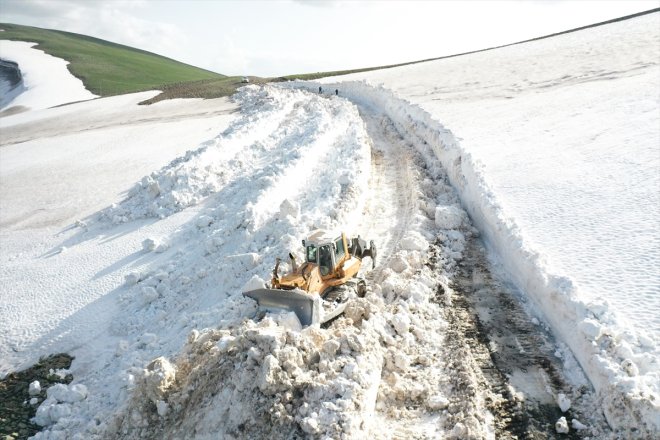 mücadele - AĞRI kütleleriyle ediyor boyunu Ekipler aşan kar dozerin 5