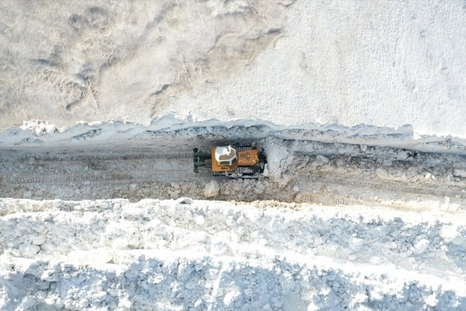 - aşan ediyor dozerin Ekipler boyunu AĞRI kar mücadele kütleleriyle 6