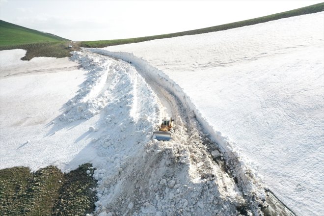 ediyor aşan AĞRI dozerin kütleleriyle kar - Ekipler boyunu mücadele 8