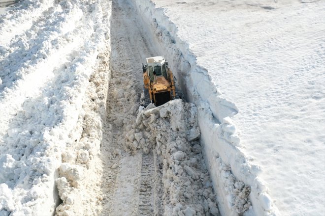 AĞRI kütleleriyle kar ediyor Ekipler dozerin aşan mücadele boyunu - 10