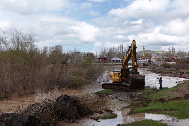 ahırları ev su bazı dere Patnos taşan bastı ve ilçesinde Ağrı