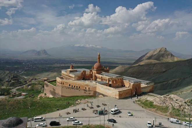 Paşa çevirdi İshak Turistler Haftasında Sarayı