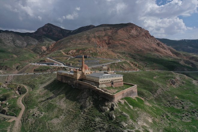 İshak Haftasında da - Turistler çevirdi Turizm AĞRI Sarayı