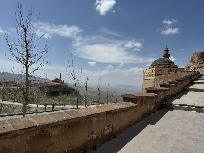 Turizm İshak rotayı Paşa - da Haftasında Turistler çevirdi AĞRI Sarayı