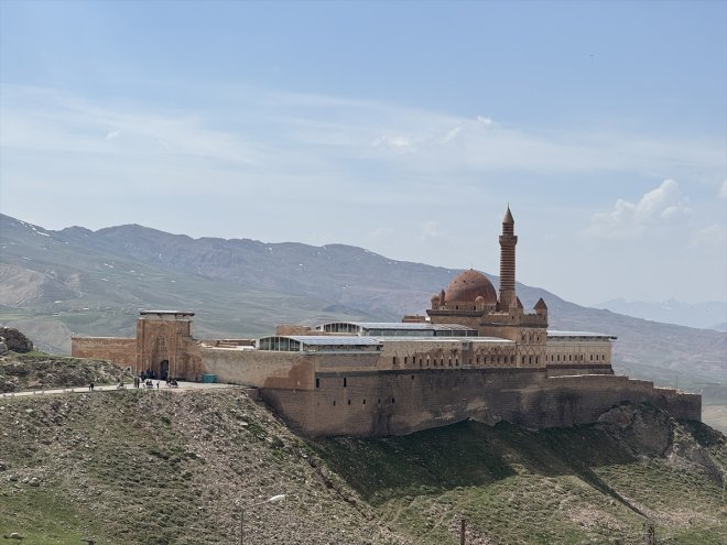 Turistler rotayı Haftasında Sarayı