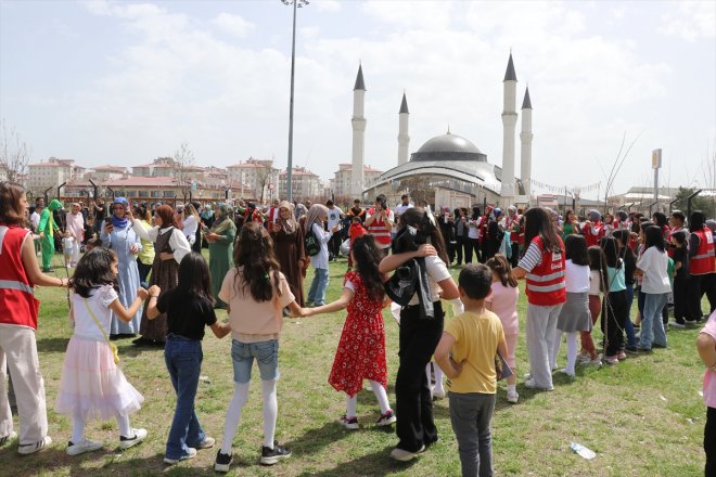 Festivali düzenledi - AĞRI etkinliği Çocuk Türk Kızılay 1