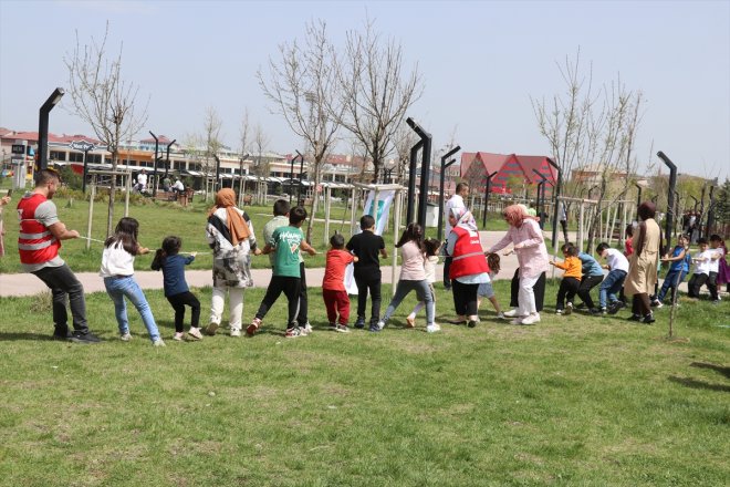 Kızılay Festivali düzenledi Çocuk etkinliği Türk - AĞRI 2
