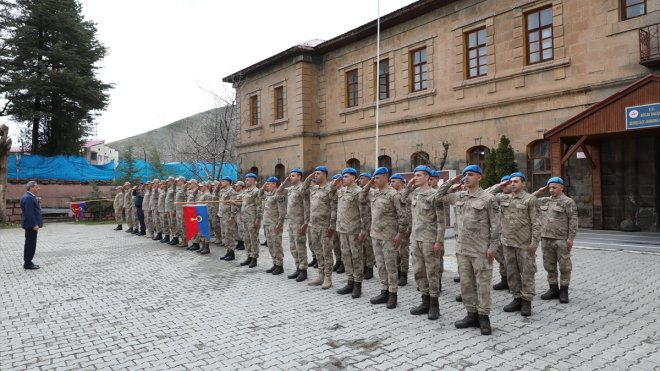 Bitlis Valisi Karaömeroğlu, jandarma personelinin bayramını kutladı