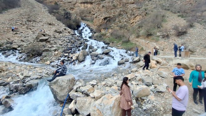 Çatak'taki Kanispi Şelalesi yeniden akmaya başladı