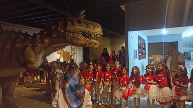 Elazığ'da 23 Nisan Ulusal Egemenlik ve Çocuk Bayramı kutlandı