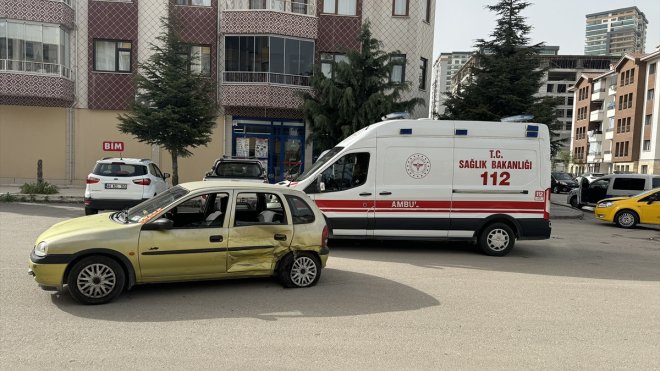 Elazığ'da trafik kazasında 3 kişi yaralandı