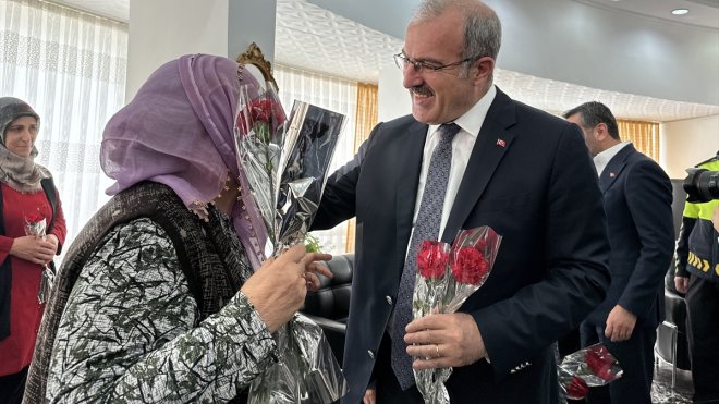 ELAZIĞ - Huzurevinde bayramlaşma programı düzenlendi1