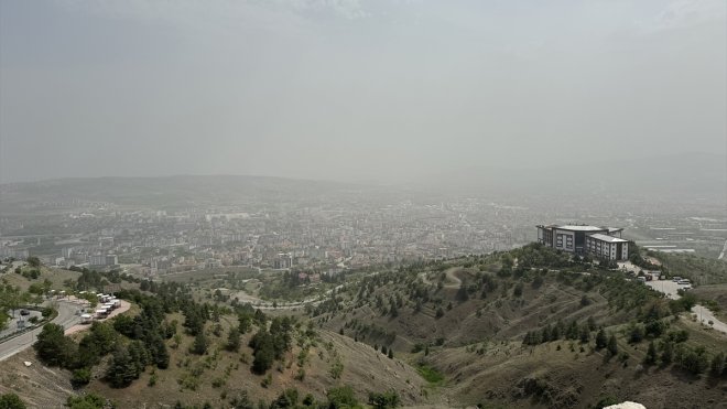 Bingöl ve Elazığ'da toz taşınımı etkili oldu