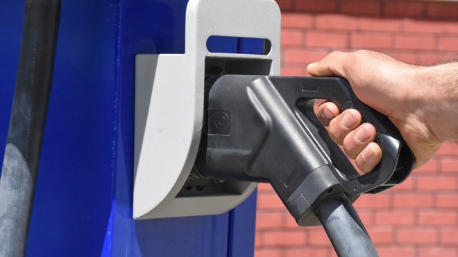 Elektrikli araç sayısı artınca işletmeciler de iş yerlerine şarj üniteleri kurmaya başladı1