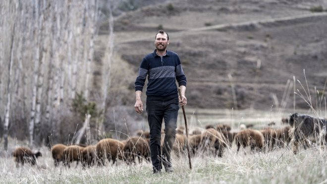ERZURUM - Ata toprağını boş bırakmak istemedi, devlet desteğiyle sürü sahibi oldu1