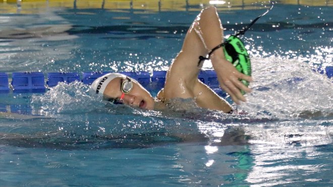 Enerjisini atmak için başladığı yüzmede rekorlar kırdı, yeni başarılara hazırlanıyor