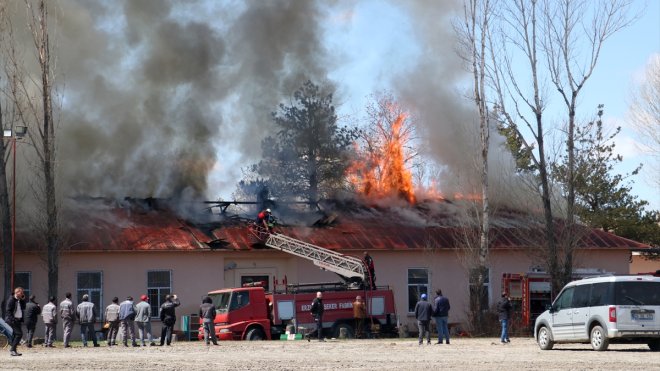 ERZURUM - Fabrika işçilerine tahsis edilen yapıda çıkan yangın söndürüldü1
