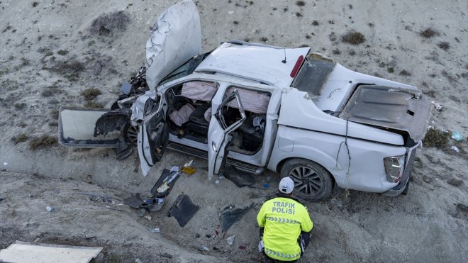 ERZURUM - Otomobille pikabın çarpıştığı kazada 1 çocuk öldü, 6 kişi yaralandı1