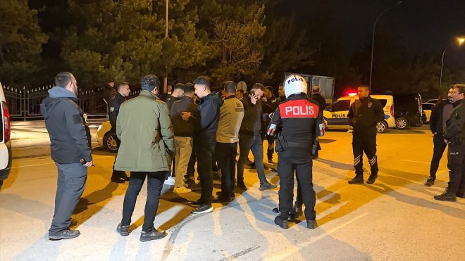 Erzurum'da üniversite öğrencileri arasında çıkan bıçaklı kavgada 1'i ağır 2 kişi yaralandı