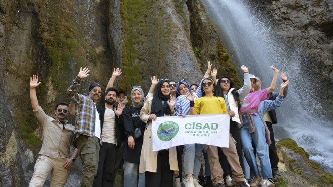 Hakkari'de doğaseverler Ava Ore Şelalesi'nin aktığı bölgeyi gezdi