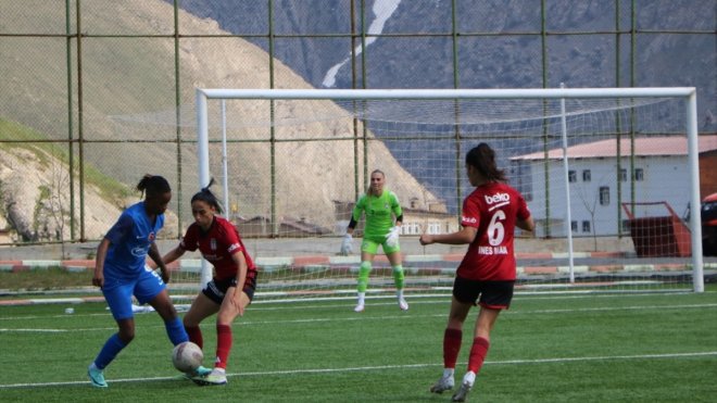 HAKKARİ - Turkcell Kadın Futbol Süper Ligi1