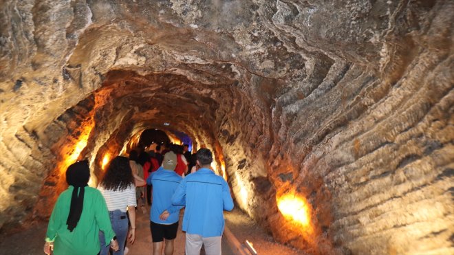 Iğdır'a gelen sporculara Gökkuşağı Tepeleri ve tuz mağaraları tanıtıldı