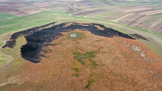 Kuyucuk Gölü'ndeki sazlık alanda çıkan yangın söndürüldü