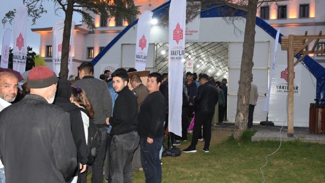 Malatya Vakıfları Bölge Müdürlüğü günlük 8 bin 700 kişiye iftar verdi1