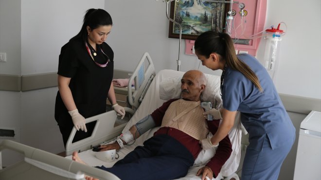 Yemek bile yiyemeyen kalp hastası ameliyatla sağlığına kavuştu