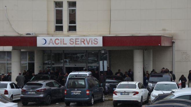 Muş'ta köy muhtarı, husumetli olduğu baba ve oğullarının saldırısında öldü