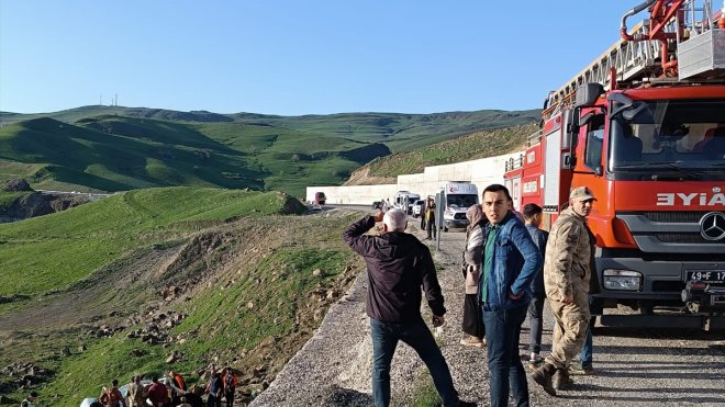 MUŞ - Otomobilin devrilmesi sonucu 4 kişi yaralandı1