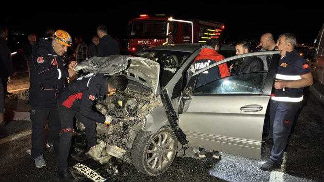 Muş'ta 2 otomobilin çarpışması sonucu 9 kişi yaralandı