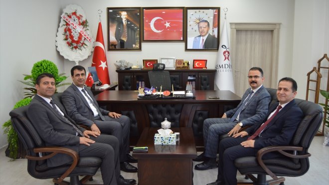 Şemdinli Kaymakamı Ateş, Belediye Başkanı Şakar'ı ziyaret etti