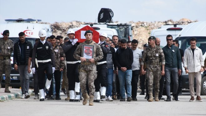 Trafik kazasında ölen polis memuru, eşi ve 2 çocuğu Malatya'da defnedildi