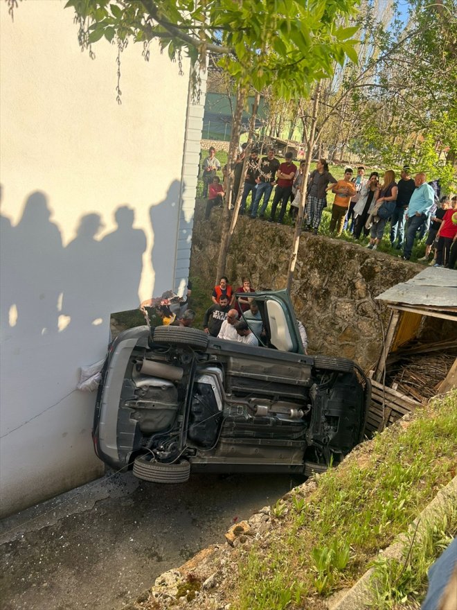 otomobilin düşen yaralandı istinat sürücüsü Tunceli