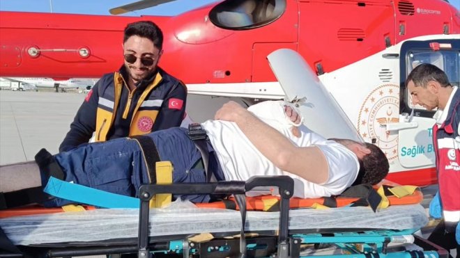 Van'da ambulans helikopter 40 yaşındaki hasta için havalandı
