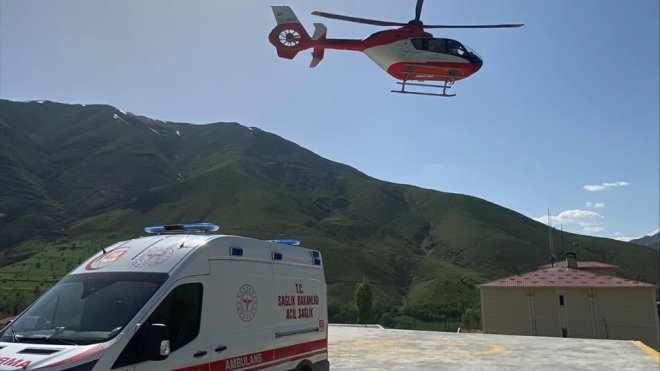 Van'da rahatsızlanan hasta ambulans helikopterle hastaneye kaldırıldı