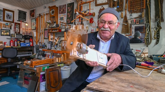 Tandırevini 50 yılda topladığı eşyalarla "nostaljik müze"ye dönüştürdü