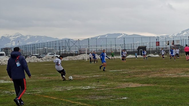 Yüksekova Belediyespor, play-off maçında rakibiyle berabere kaldı