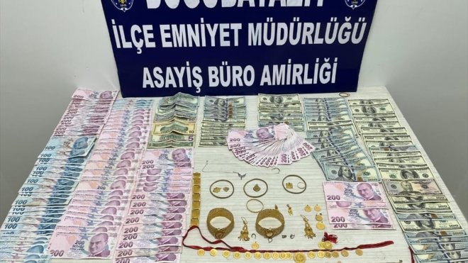 Ağrı'da evden altın ve para bulunan çelik kasayı çalan hırsızlar yakalandı