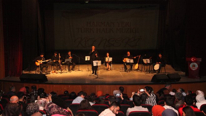 Ahlat'ta "Harman Yeri Türk Halk Müziği" konseri düzenlendi